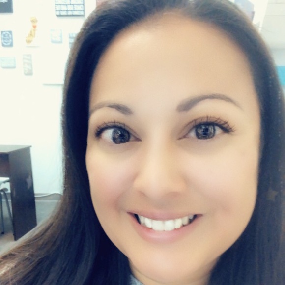 Meet your Posher, Corina - Picture 2 of 2